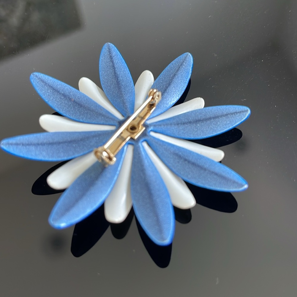 Retro Enamel Pin - Picture 2 of 3